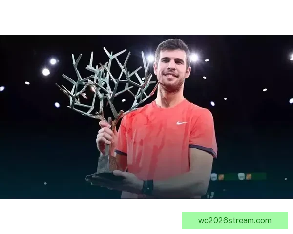 摇滚巨星邦·乔维现身迈阿密大师赛与网坛名将萨芬卢布合影互动